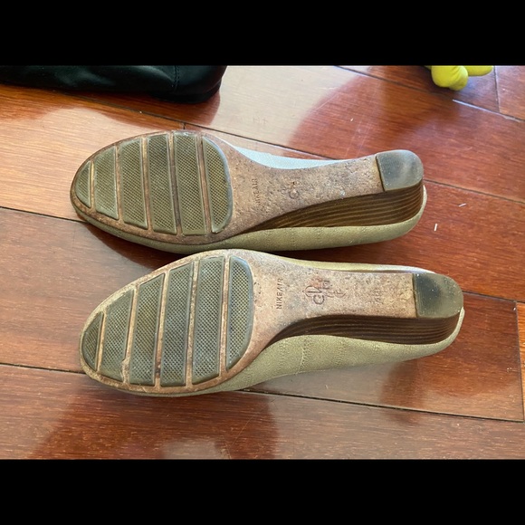 Cole Haan beige leather wedge heels 6.5 - Picture 3 of 4